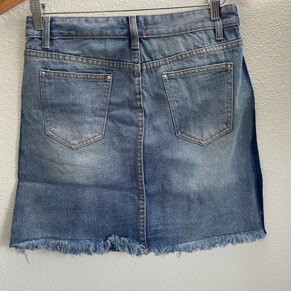 POL Jr MEDIUM Jean Skirt with patch Denim Flowers & Raw Edge Hem - Picture 4 of 5
